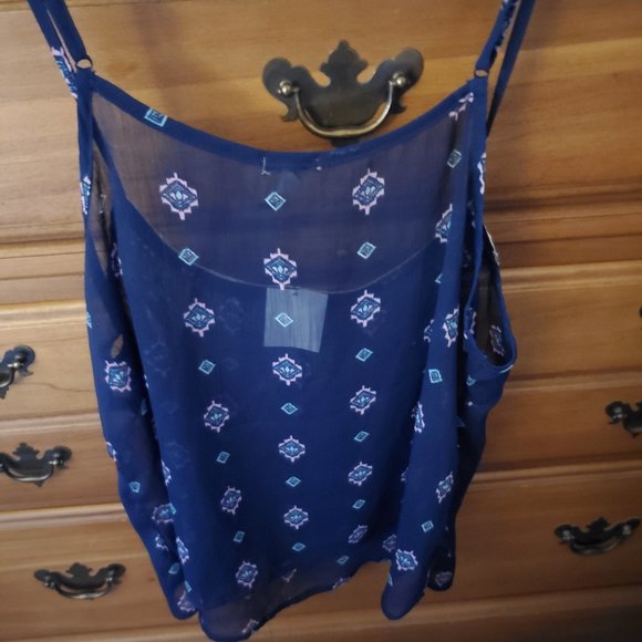 CHARLOTTE RUSSE SLEEVELESS BLOUSE NWT *PRICE DROP* - Picture 4 of 6